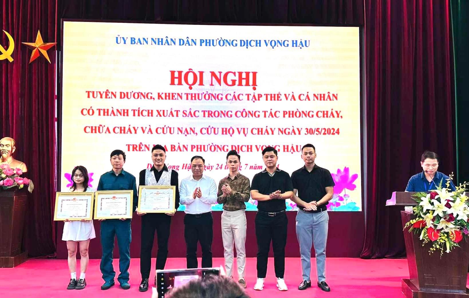 Dstore Hà Nội - Nhận tuyên dương khen thưởng tập thể và cá nhân có thành thích xuất sắc trong công tác phòng cháy chữa cháy...